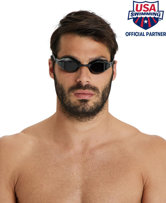 arena Air-Speed Anti-Fog Wettkampf Schwimmbrille Unisex für Erwachsene, Schwimmbrille mit breiten Gläsern, UV-Schutz, 3 austauschbare Nasenstege, Air-Seals Dichtungen